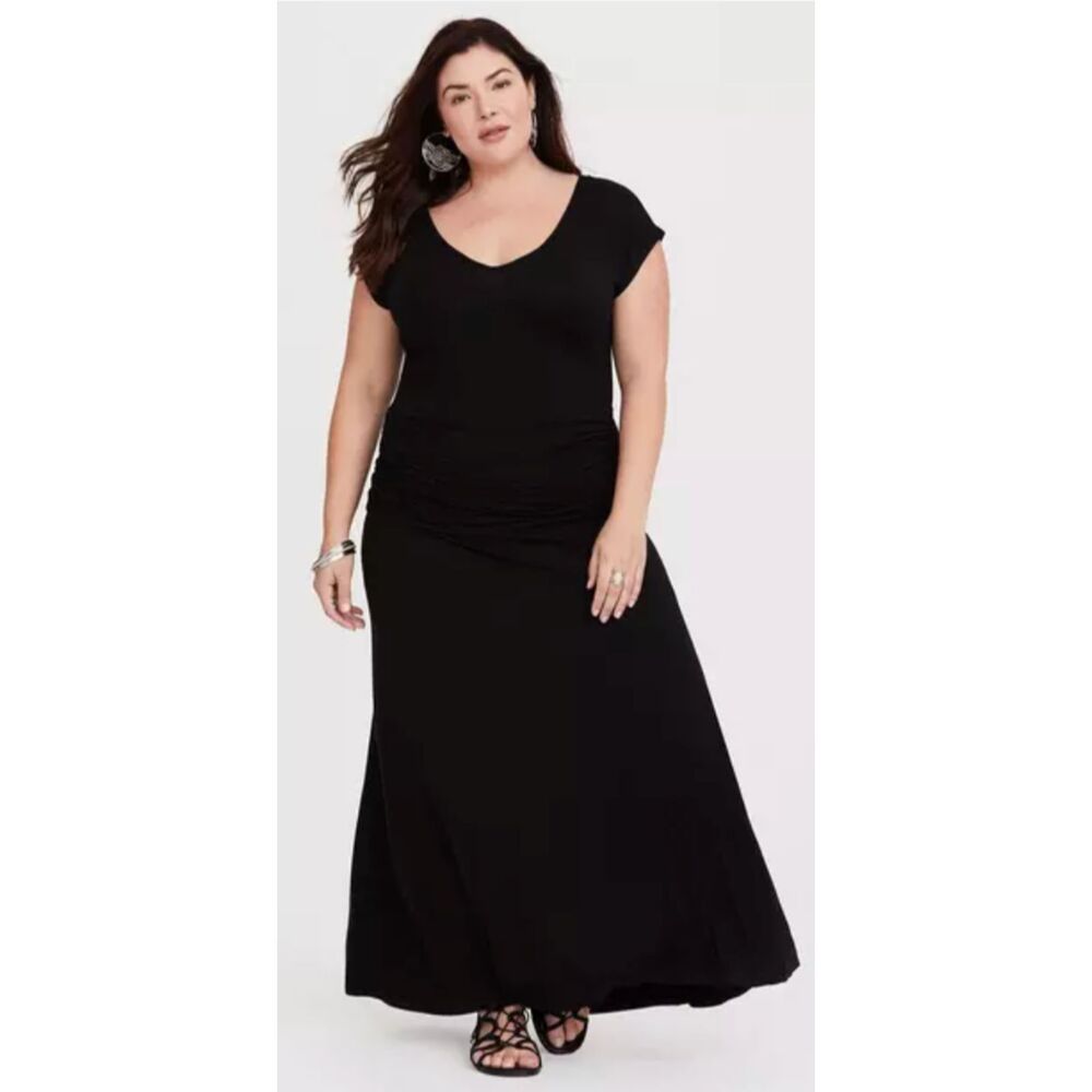 Torrid Black Maxi Dress Size 3 Plus V-Neck Ruched Stretch Short Sleeve NWOT